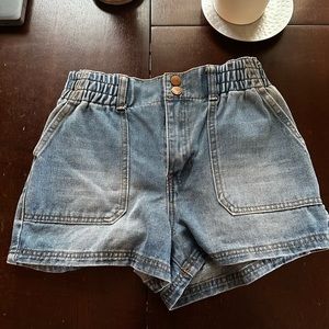 Francesca’s denim cargo with elastic comfort waist band, size Med (27)